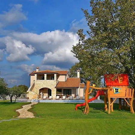 Campi Villa Veliki Vareski