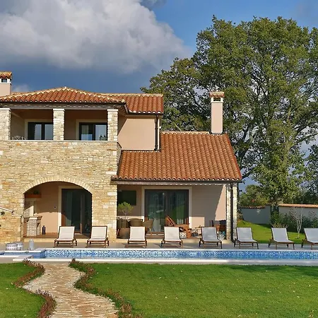 Campi Villa Veliki Vareski